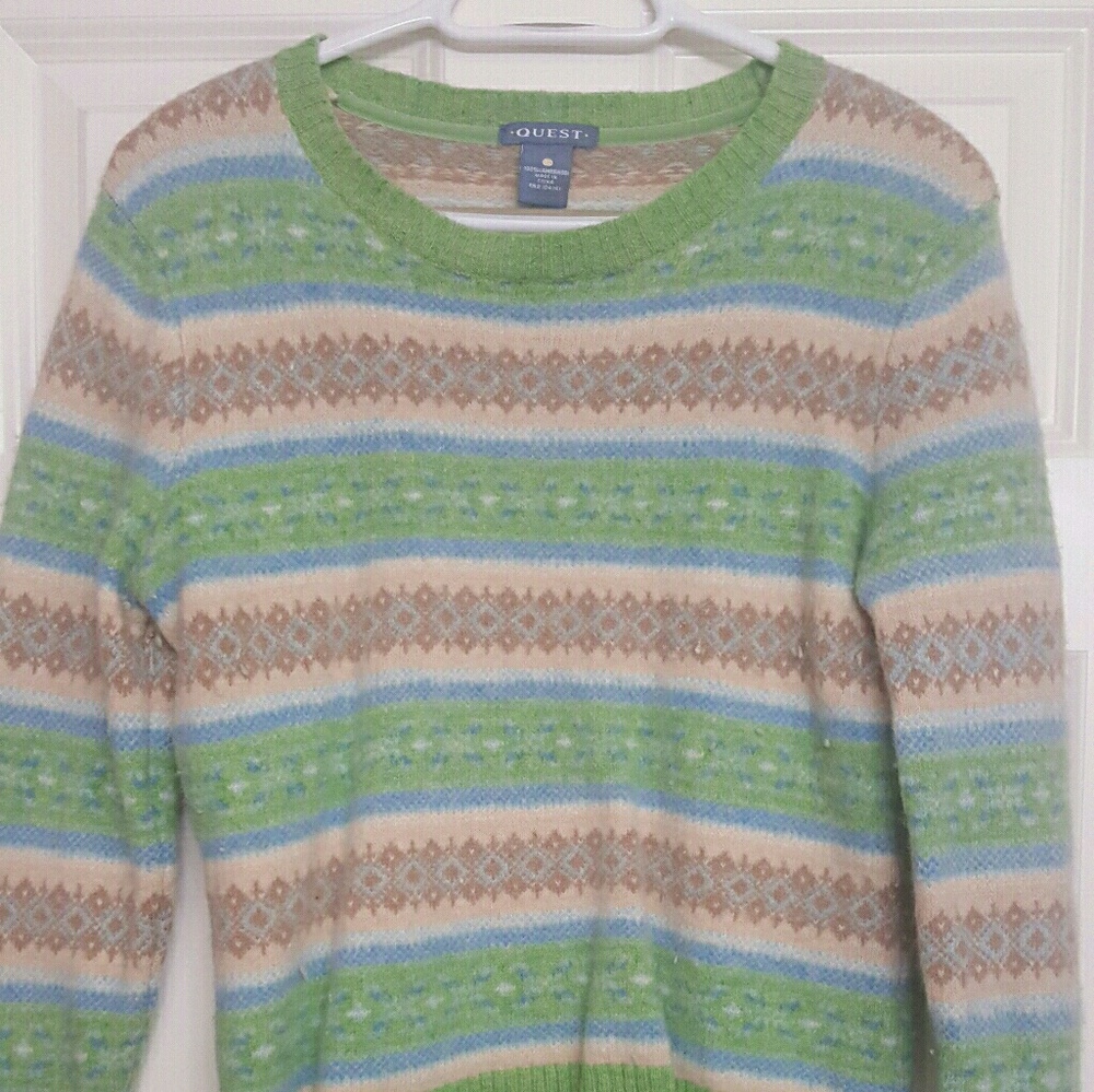 Very cute sweater 100% lambswool!